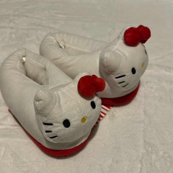 NEW Hello Kitty Slippers - Sz M/L - Picture 1 of 7